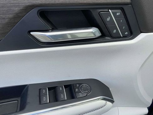 Used 2024 GMC Acadia Denali image 19