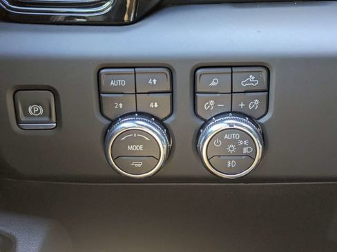 Used 2024 GMC Sierra 2500 AT4 w/ AT4 Premium Plus Package AWD/4WD image 25
