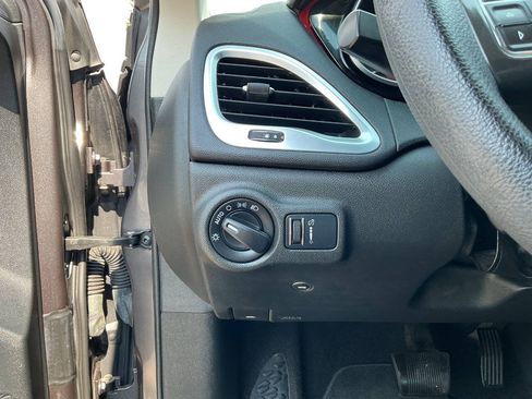 Used 2015 Dodge Dart SXT FWD image 16