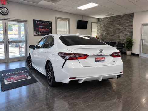 Used 2021 Toyota Camry SE FWD image 7