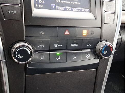 Used 2015 Toyota Camry LE image 16