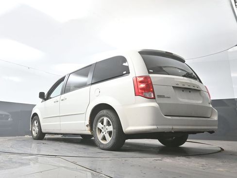 Used 2013 Dodge Grand Caravan SXT image 29
