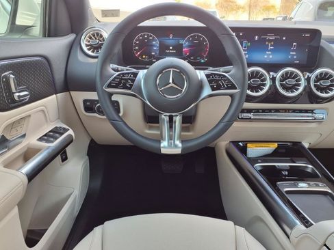 Used 2025 Mercedes-Benz GLA 250 image 12