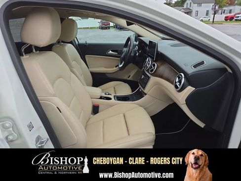 Used 2017 Mercedes-Benz GLA 250 4MATIC image 17
