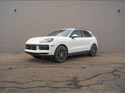Certified 2024 Porsche Cayenne AWD/4WD image 1