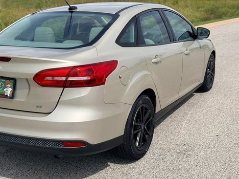 Used 2017 Ford Focus SE FWD image 38