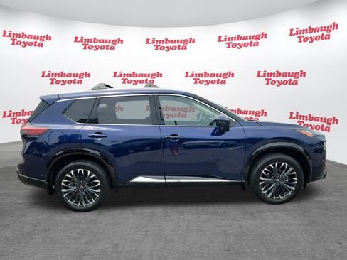 Used 2025 Nissan Rogue Platinum w/ Platinum Premium Package AWD/4WD image 2
