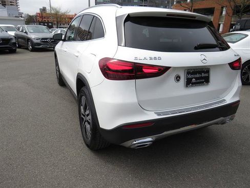 Used 2025 Mercedes-Benz GLA 250 4MATIC image 2