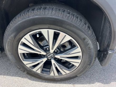 Used 2022 Nissan Rogue SV FWD image 13