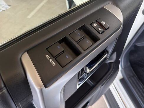 Used 2018 Toyota 4Runner Limited AWD/4WD image 9