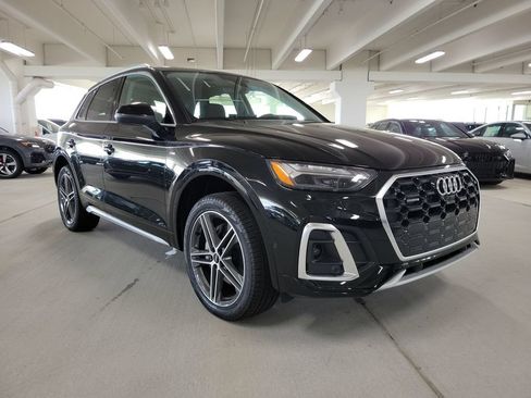 Used 2024 Audi Q5 e Prestige AWD/4WD image 2