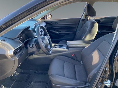 Used 2025 Nissan Altima 2.5 S FWD image 9