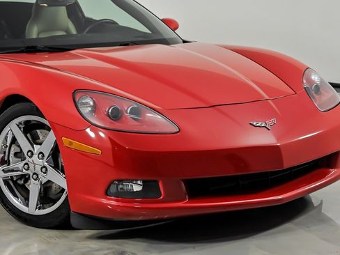 Used 2007 Chevrolet Corvette Coupe w/ Preferred Equipment Group RWD image 3