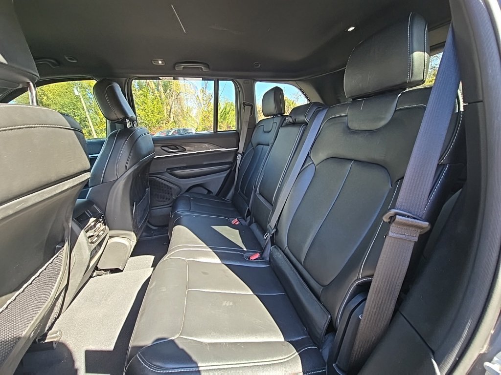 Used 2024 Jeep Grand Cherokee Limited w/ Black Appearance Package AWD/4WD image 23