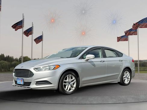 Used 2014 Ford Fusion SE FWD image 3