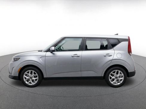 Used 2025 Kia Soul LX w/ LX Technology Package FWD image 4