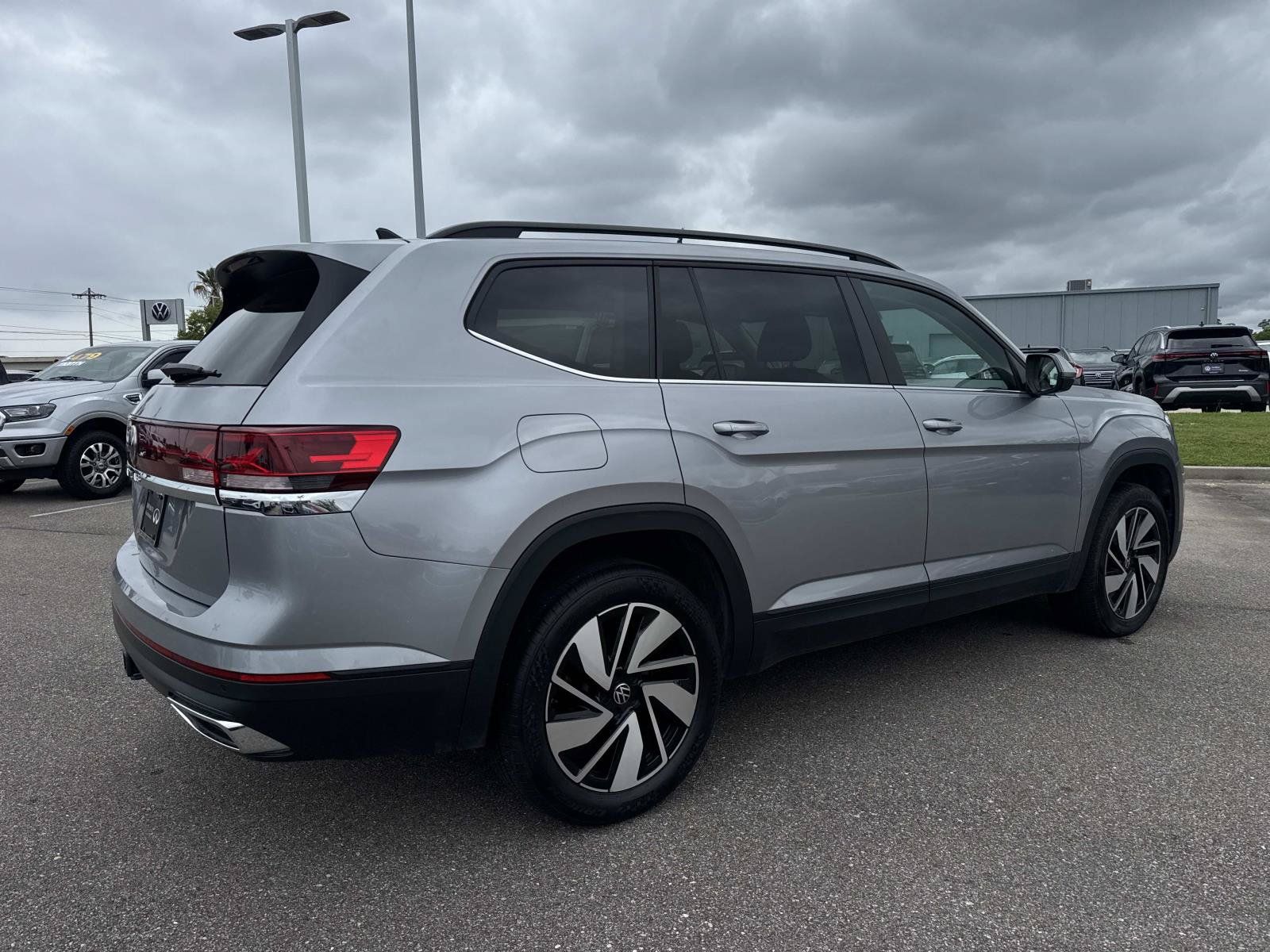 Used 2024 Volkswagen Atlas SE FWD image 5
