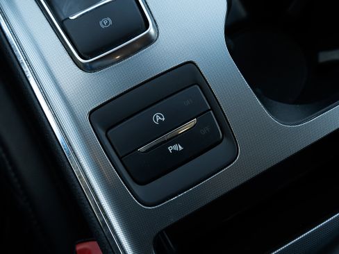 Used 2024 Ford Edge Titanium image 30