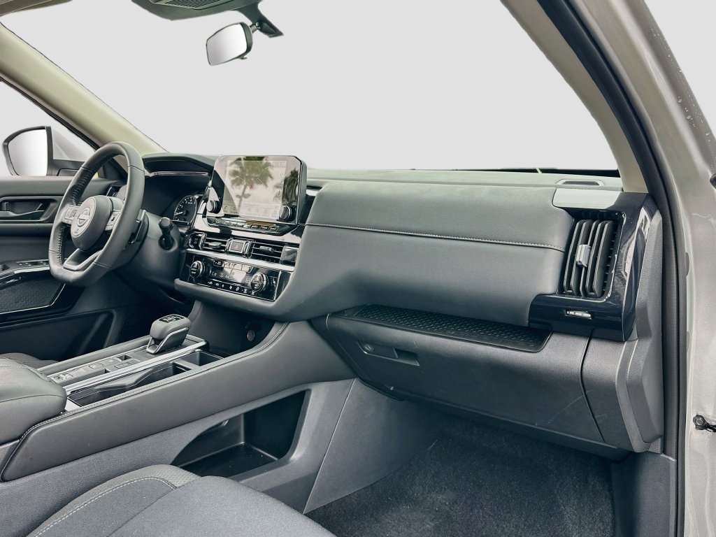 Used 2025 Nissan Pathfinder SV w/ Black Appearance Package FWD image 29