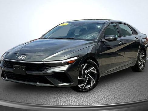 Used 2025 Hyundai Elantra Sport FWD image 1