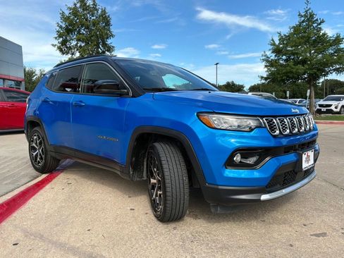 Used 2025 Jeep Compass Limited AWD/4WD image 4
