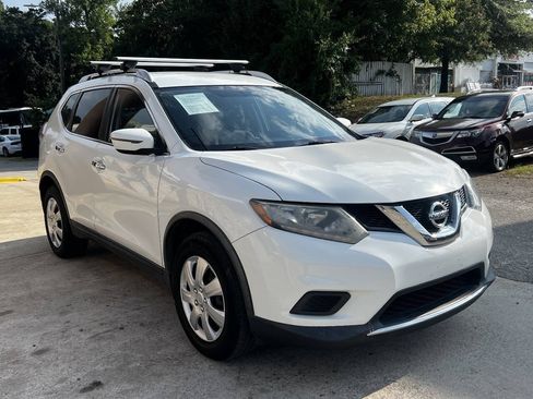 Used 2016 Nissan Rogue S w/ Appearance Package FWD image 4