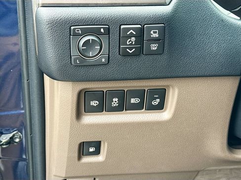 Used 2023 Lexus GX 460 Luxury w/ Accessory Package AWD/4WD image 10