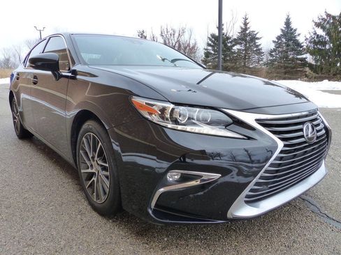 Used 2017 Lexus ES 350 w/ Luxury Package FWD image 12