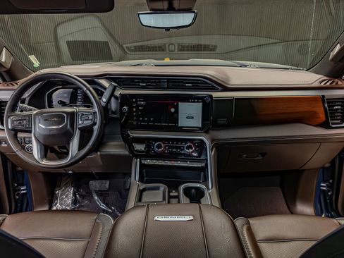 Used 2025 GMC Sierra 2500 Denali w/ Denali Reserve Package image 19