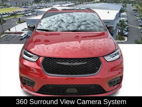 Certified 2025 Chrysler Pacifica Limited image 10