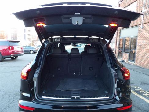 Used 2016 Porsche Cayenne image 10