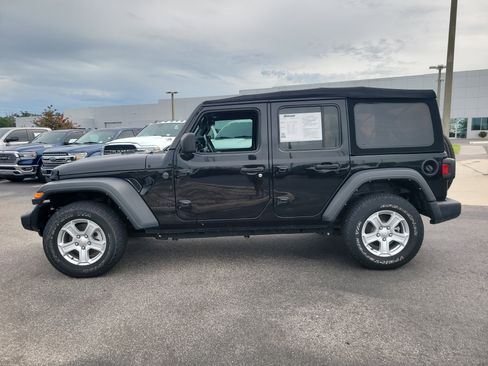 Used 2022 Jeep Wrangler Unlimited Sport AWD/4WD image 7