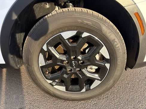 Used 2025 Kia Sorento S image 34