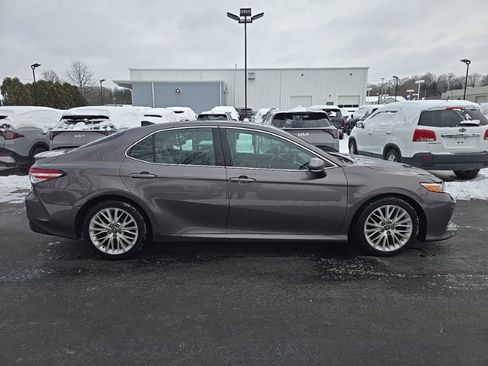 Used 2018 Toyota Camry XLE w/ Audio Package image 5