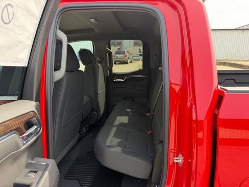 New 2026 GMC Sierra 1500 SLE w/ Preferred Package image 7