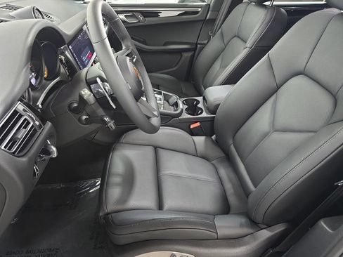 New 2026 Porsche Macan image 5