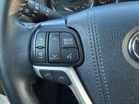 Used 2019 Toyota Highlander XLE image 19