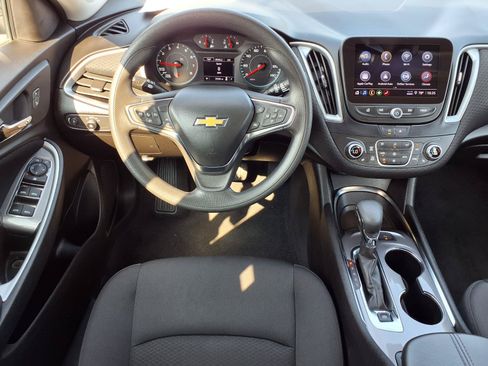 Used 2025 Chevrolet Malibu LT FWD image 6