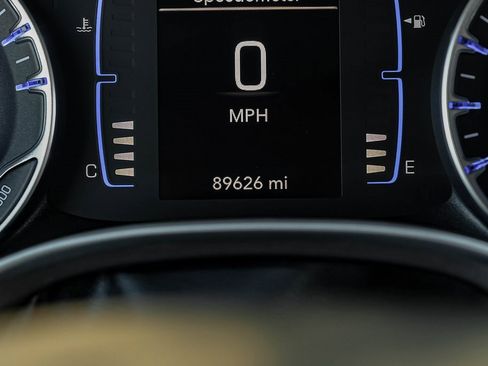 Used 2019 Chrysler Pacifica Touring-L image 3