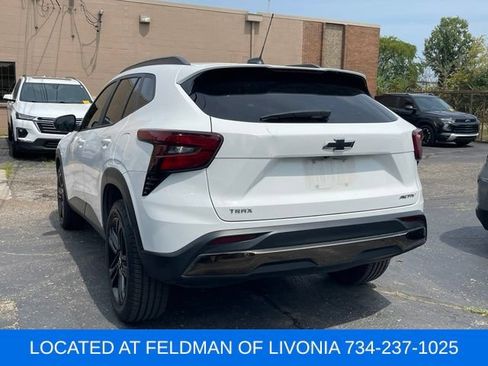 Certified 2024 Chevrolet Trax ACTIV w/ Sunroof Package FWD image 2
