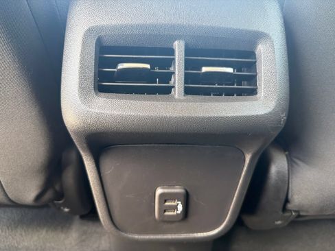 Used 2022 Chevrolet Equinox LT AWD/4WD image 16