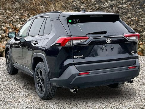 Used 2019 Toyota RAV4 XLE w/ Convenience Package image 11