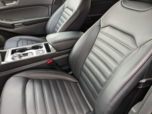 Used 2024 Ford Edge SEL w/ Convenience Package image 2