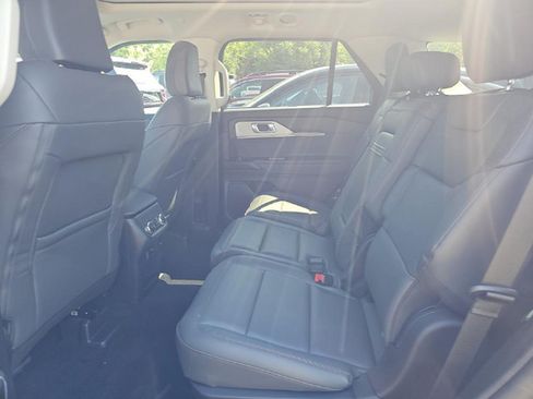 Used 2025 Ford Explorer Active w/ Active Comfort Package AWD/4WD image 16