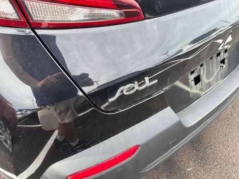 Used 2020 Kia Soul LX FWD image 12