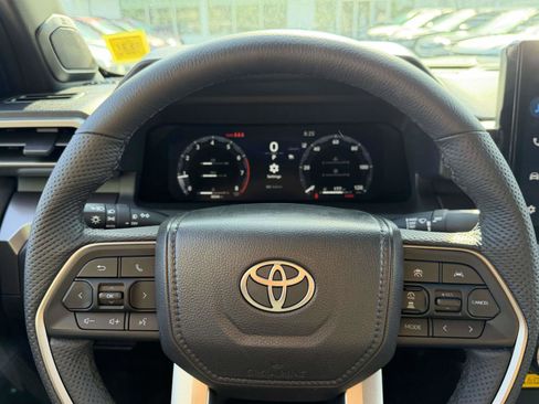 Used 2025 Toyota Tacoma TRD Sport w/ TRD Sport Premium Package AWD/4WD image 32