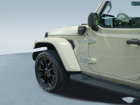Used 2022 Jeep Wrangler Unlimited Sahara AWD/4WD image 40