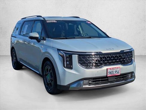 Used 2025 Kia Carnival SX image 3