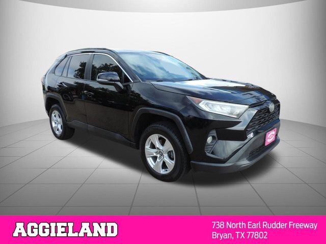 Used 2021 Toyota RAV4 XLE FWD image 3
