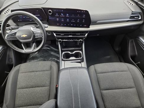 Used 2024 Chevrolet Traverse LT FWD image 25